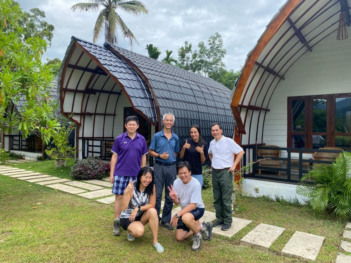 Gino'S Place - Guest House & Jungle Trekking Bukit Lawang Esterno foto