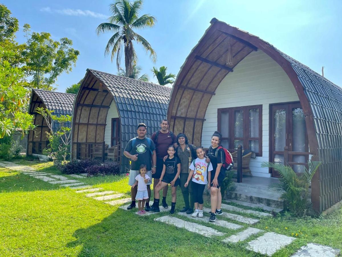 Gino'S Place - Guest House & Jungle Trekking Bukit Lawang Esterno foto