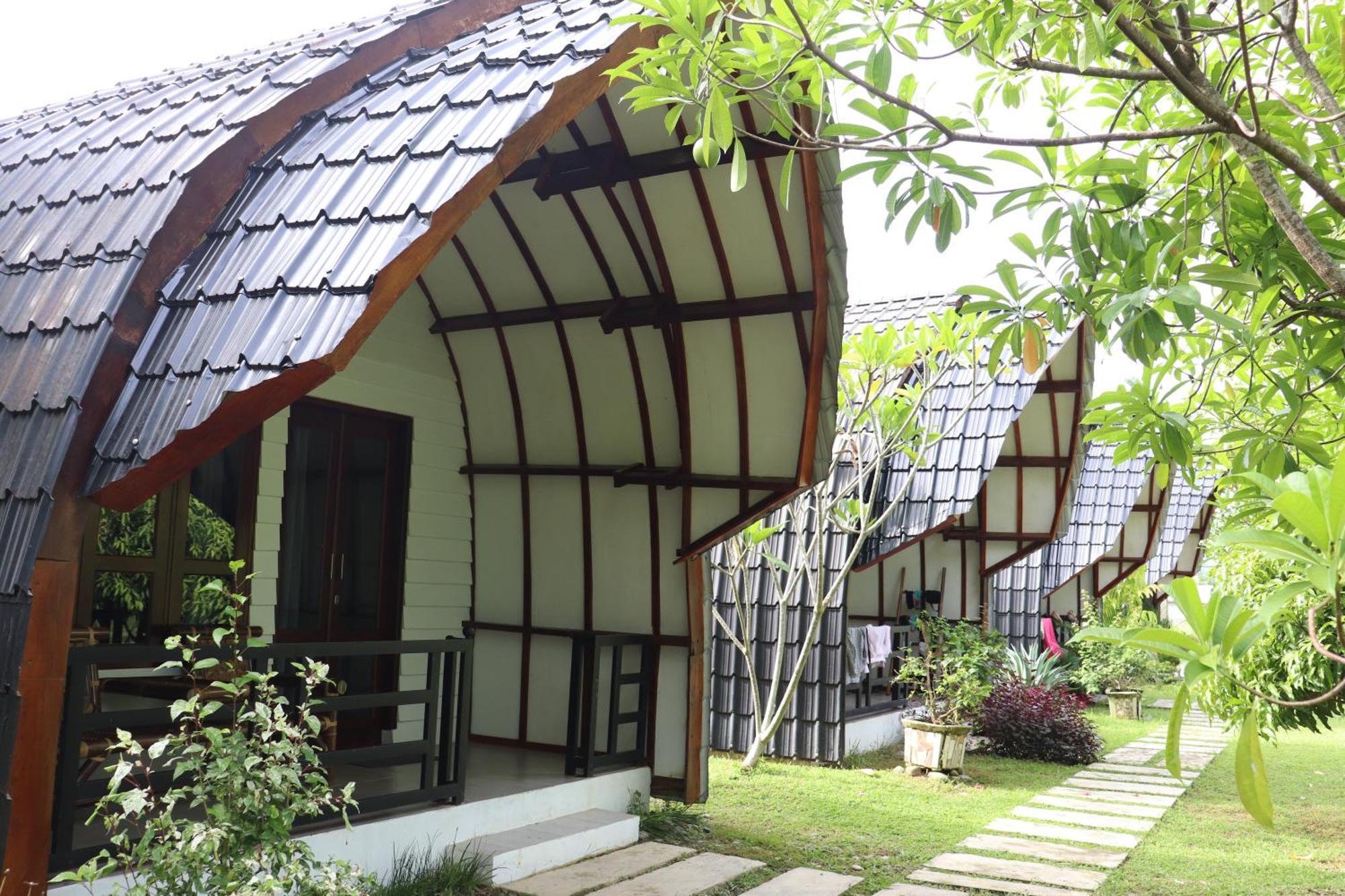 Gino'S Place - Guest House & Jungle Trekking Bukit Lawang Esterno foto