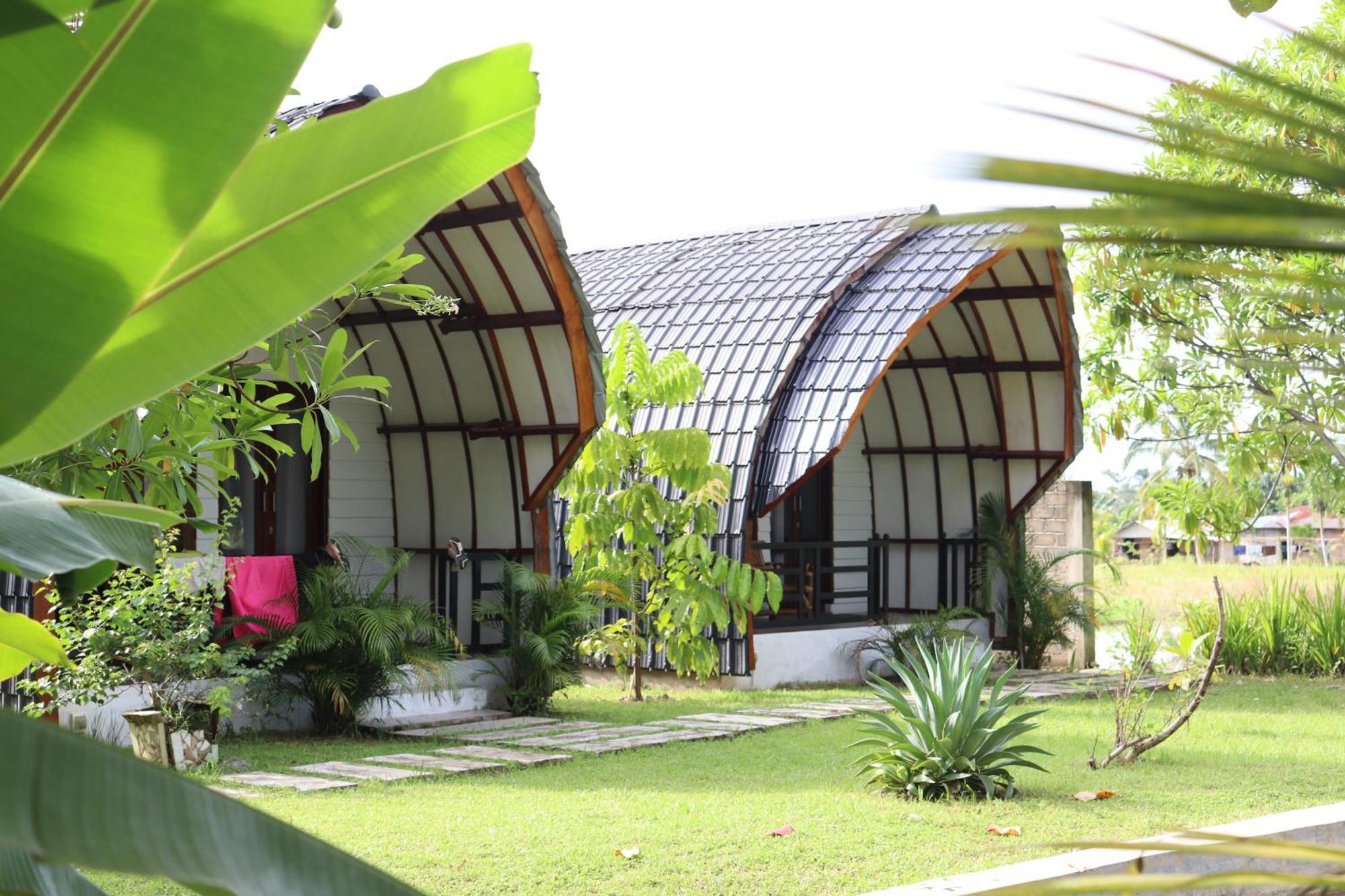 Gino'S Place - Guest House & Jungle Trekking Bukit Lawang Esterno foto