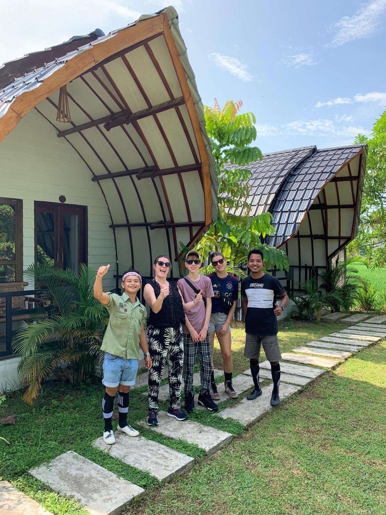 Gino'S Place - Guest House & Jungle Trekking Bukit Lawang Esterno foto