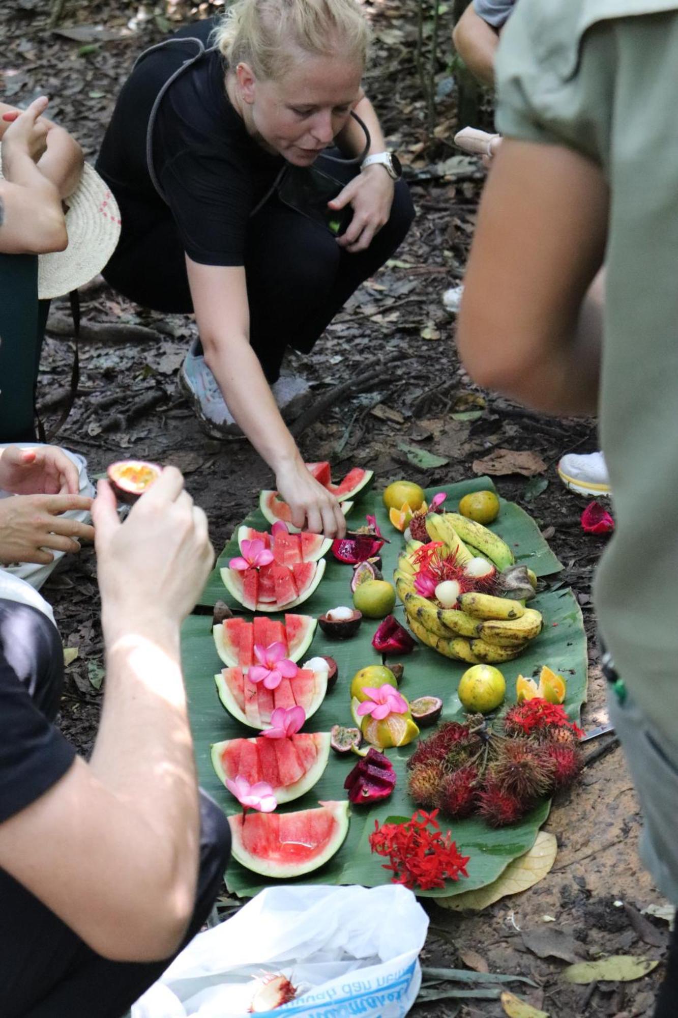 Gino'S Place - Guest House & Jungle Trekking Bukit Lawang Esterno foto