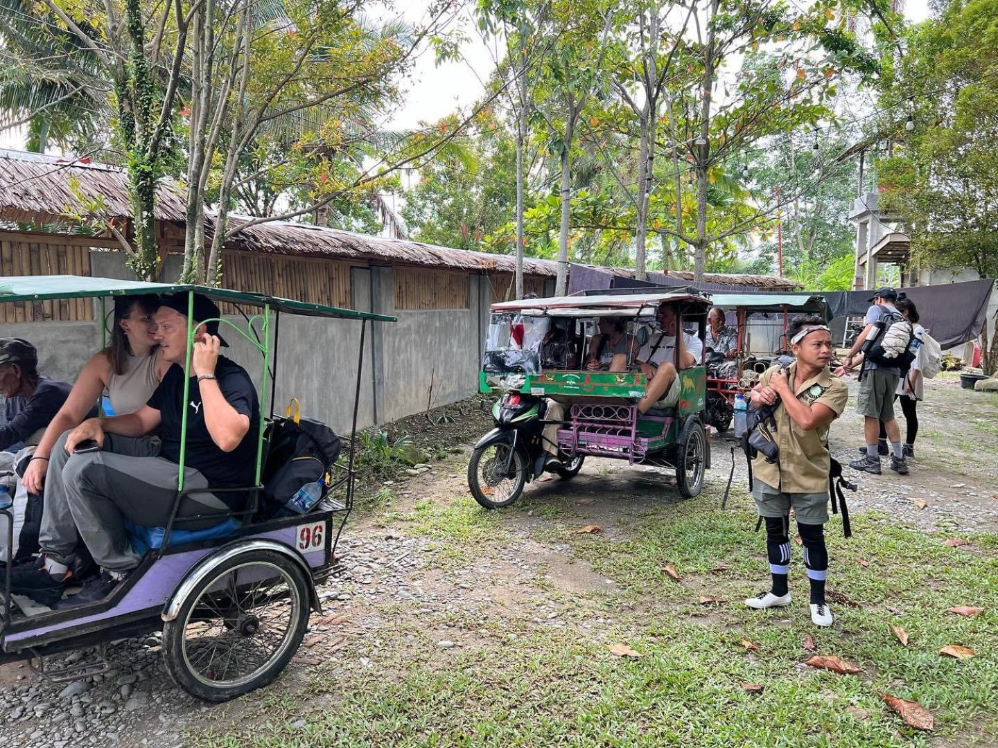 Gino'S Place - Guest House & Jungle Trekking Bukit Lawang Esterno foto