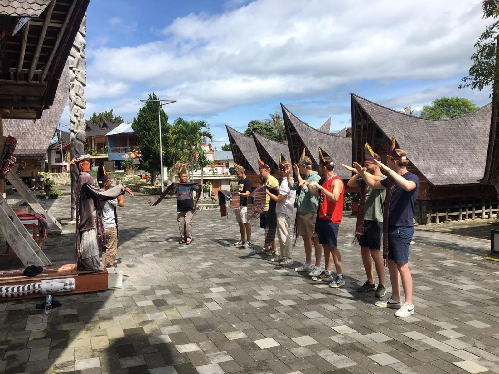 Gino'S Place - Guest House & Jungle Trekking Bukit Lawang Esterno foto