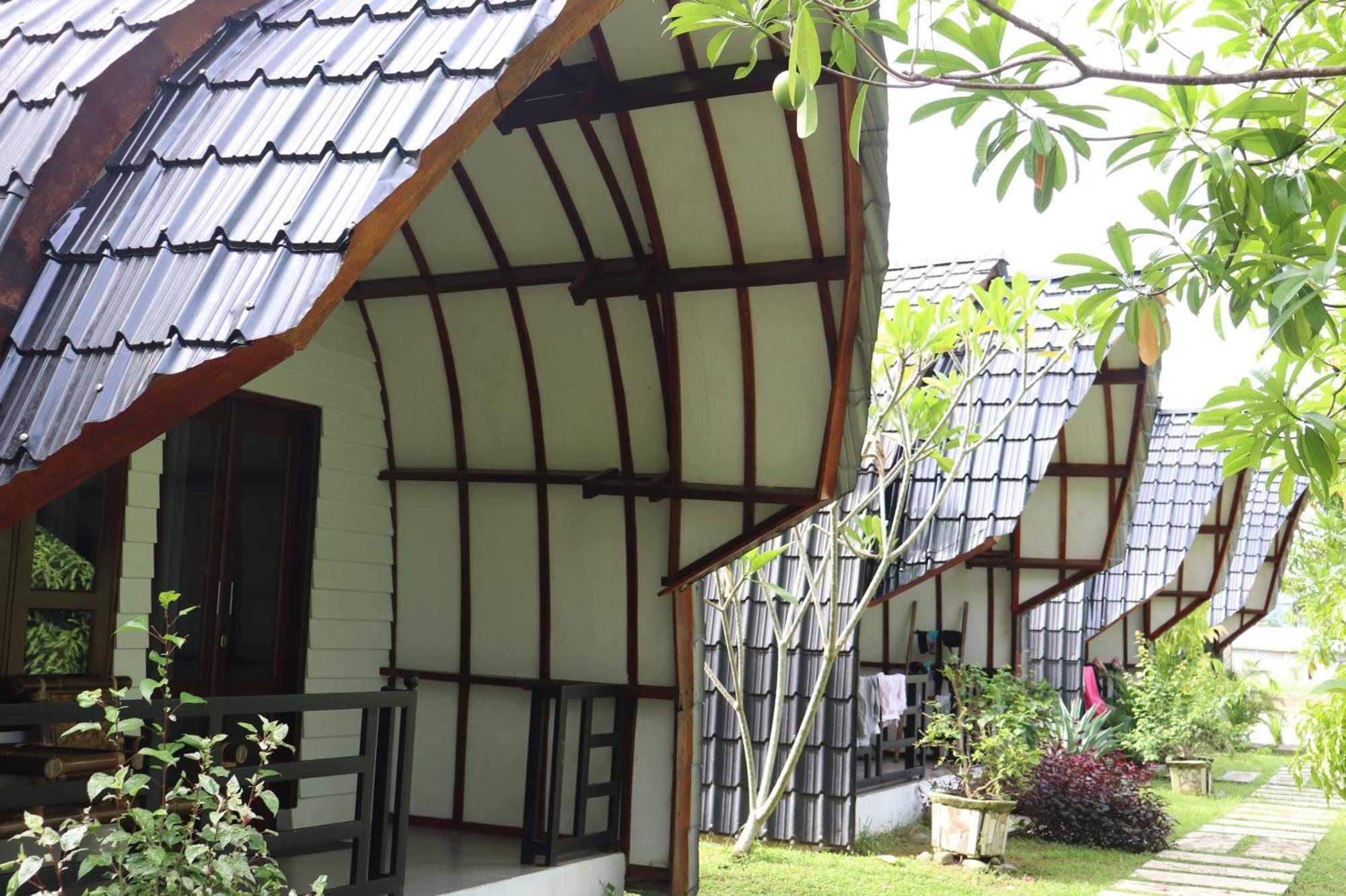 Gino'S Place - Guest House & Jungle Trekking Bukit Lawang Esterno foto