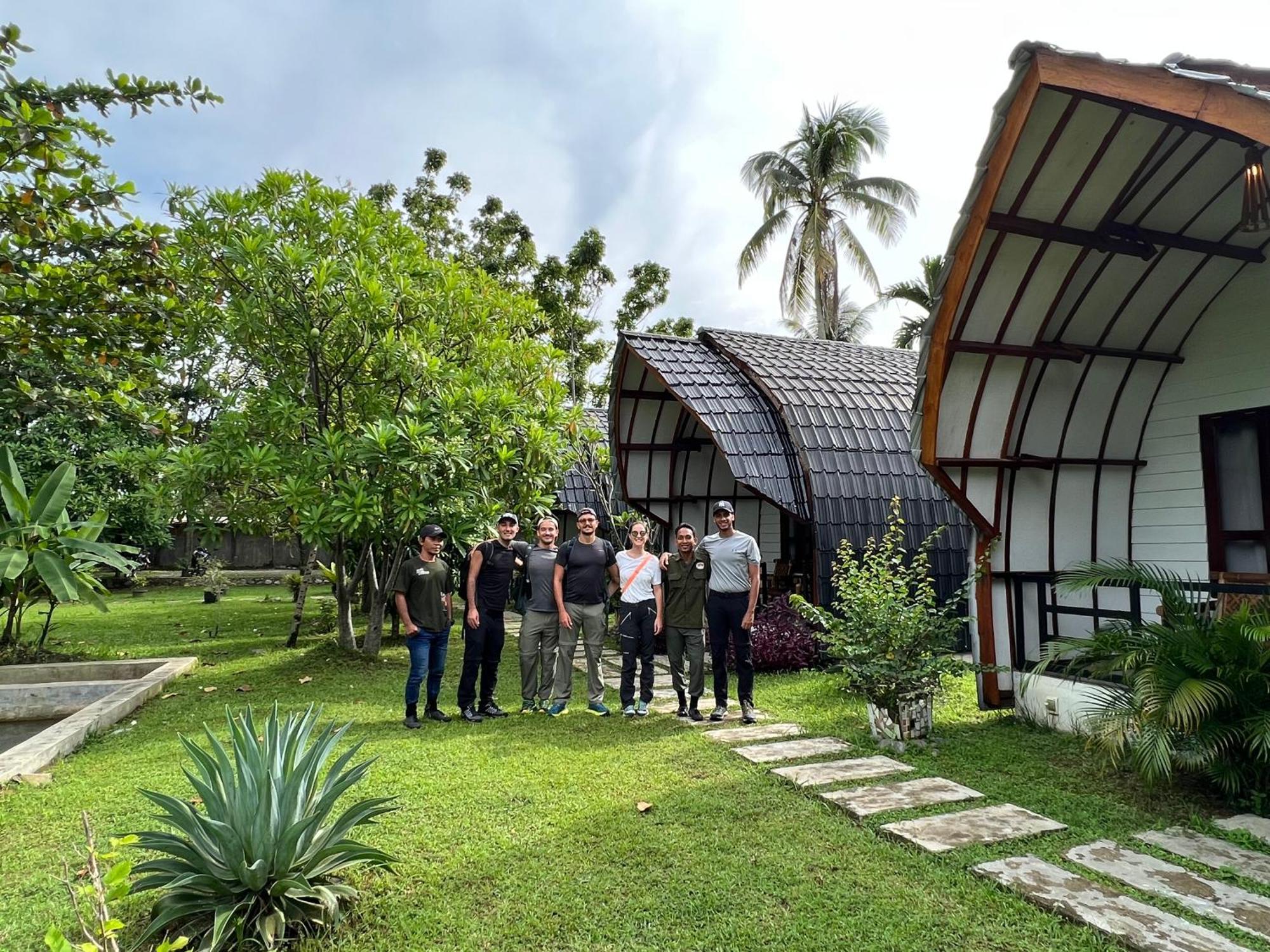 Gino'S Place - Guest House & Jungle Trekking Bukit Lawang Esterno foto
