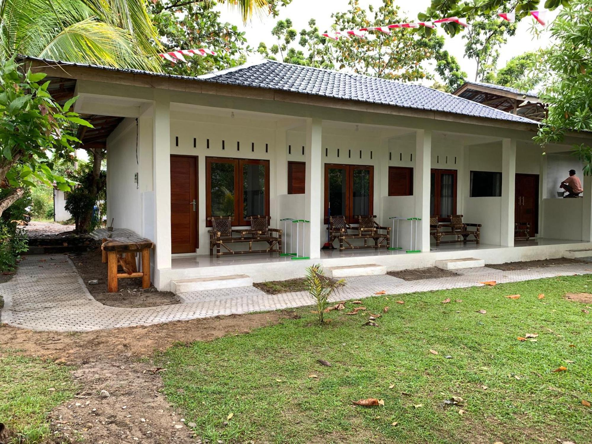 Gino'S Place - Guest House & Jungle Trekking Bukit Lawang Esterno foto
