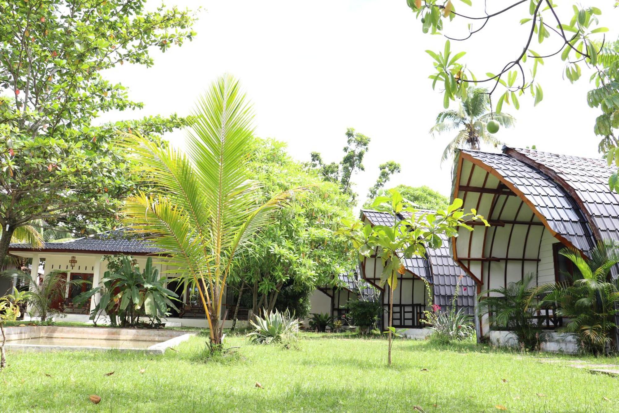 Gino'S Place - Guest House & Jungle Trekking Bukit Lawang Esterno foto